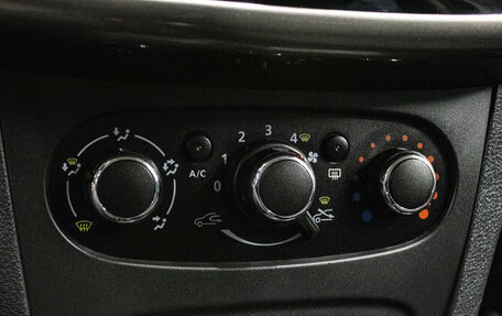 Renault Sandero II рестайлинг, 2016 год, 899 000 рублей, 19 фотография