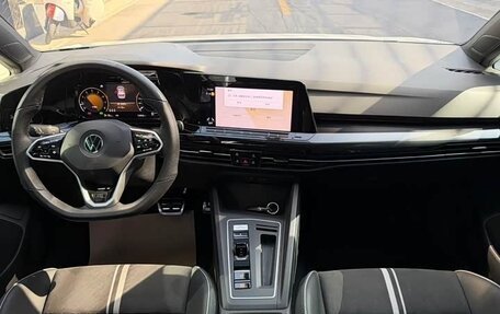 Volkswagen Golf VIII, 2023 год, 1 940 000 рублей, 8 фотография