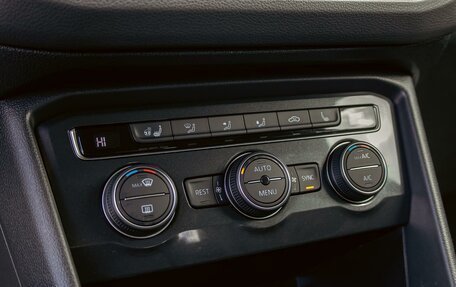 Volkswagen Tiguan II, 2020 год, 2 375 000 рублей, 14 фотография