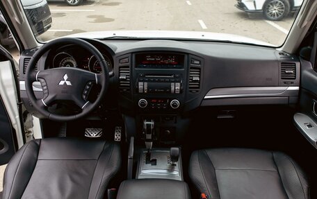 Mitsubishi Pajero IV, 2014 год, 2 215 000 рублей, 17 фотография