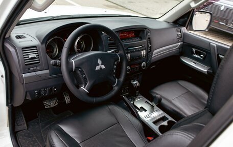 Mitsubishi Pajero IV, 2014 год, 2 215 000 рублей, 13 фотография
