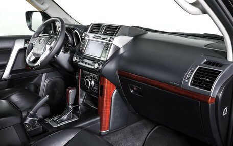 Toyota Land Cruiser Prado 150 рестайлинг 2, 2016 год, 3 990 000 рублей, 11 фотография