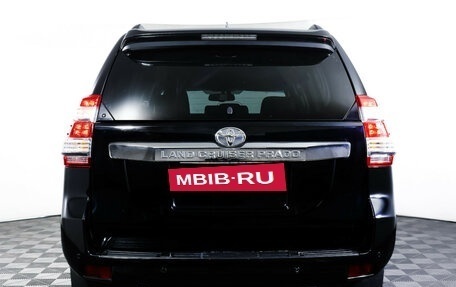 Toyota Land Cruiser Prado 150 рестайлинг 2, 2016 год, 3 990 000 рублей, 6 фотография