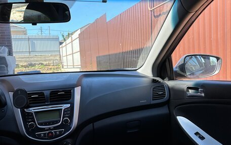 Hyundai Solaris II рестайлинг, 2011 год, 950 000 рублей, 10 фотография