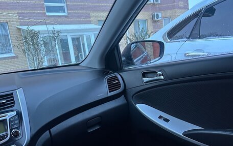 Hyundai Solaris II рестайлинг, 2011 год, 950 000 рублей, 7 фотография