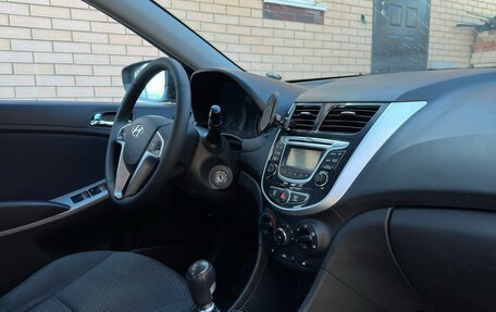 Hyundai Solaris II рестайлинг, 2011 год, 950 000 рублей, 12 фотография