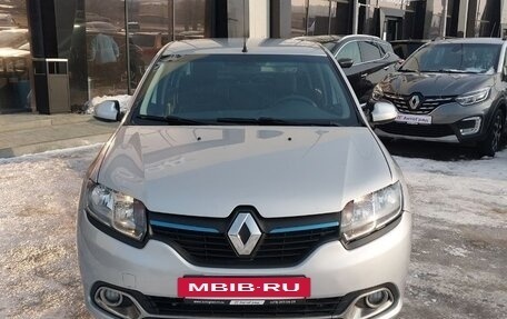 Renault Logan II, 2015 год, 870 000 рублей, 2 фотография