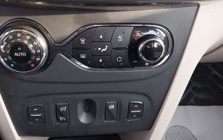 Renault Logan II, 2015 год, 870 000 рублей, 9 фотография