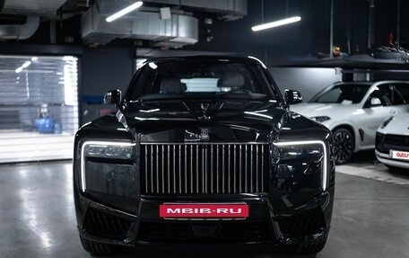Rolls-Royce Cullinan, 2024 год, 62 000 000 рублей, 3 фотография