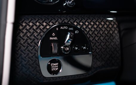 Rolls-Royce Cullinan, 2024 год, 62 000 000 рублей, 23 фотография