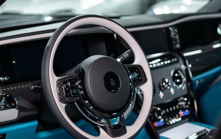 Rolls-Royce Cullinan, 2024 год, 62 000 000 рублей, 24 фотография