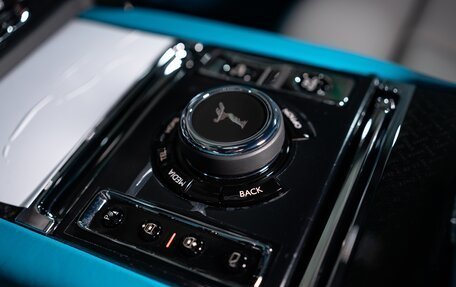 Rolls-Royce Cullinan, 2024 год, 62 000 000 рублей, 27 фотография