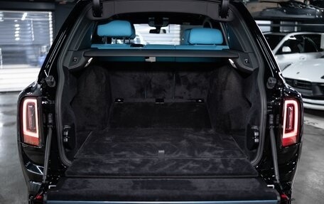 Rolls-Royce Cullinan, 2024 год, 62 000 000 рублей, 29 фотография