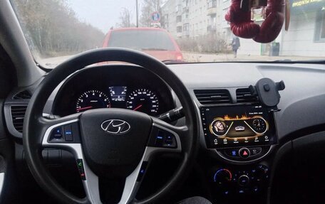 Hyundai Solaris II рестайлинг, 2013 год, 600 000 рублей, 2 фотография