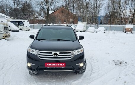 Toyota Highlander III, 2013 год, 2 300 000 рублей, 4 фотография