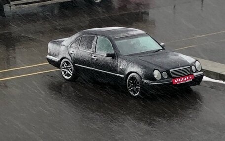 Mercedes-Benz E-Класс, 1997 год, 430 000 рублей, 3 фотография