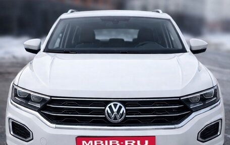 Volkswagen T-Roc I, 2020 год, 2 400 000 рублей, 1 фотография