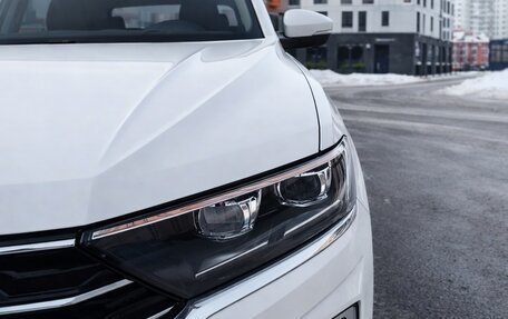 Volkswagen T-Roc I, 2020 год, 2 400 000 рублей, 2 фотография