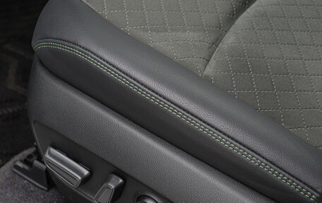 Toyota RAV4, 2025 год, 4 990 000 рублей, 26 фотография