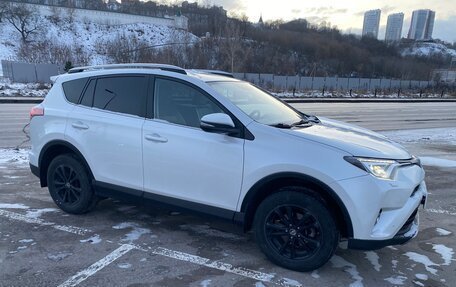 Toyota RAV4, 2018 год, 2 690 000 рублей, 2 фотография