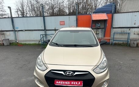 Hyundai Solaris II рестайлинг, 2012 год, 780 000 рублей, 1 фотография