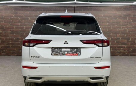 Mitsubishi Outlander, 2023 год, 3 650 000 рублей, 5 фотография