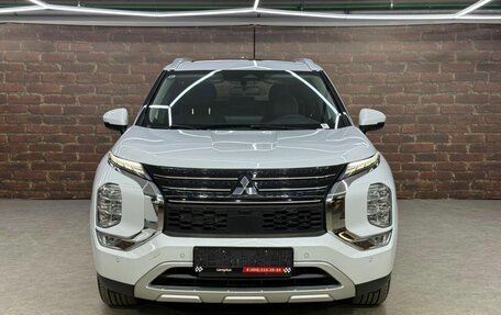 Mitsubishi Outlander, 2023 год, 3 650 000 рублей, 2 фотография