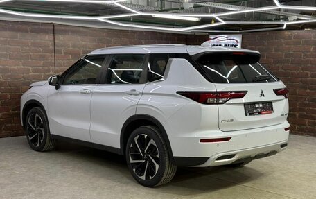 Mitsubishi Outlander, 2023 год, 3 650 000 рублей, 4 фотография