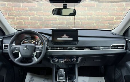 Mitsubishi Outlander, 2023 год, 3 650 000 рублей, 15 фотография