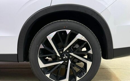 Mitsubishi Outlander, 2023 год, 3 650 000 рублей, 28 фотография