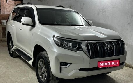 Toyota Land Cruiser Prado 150 рестайлинг 2, 2021 год, 5 500 000 рублей, 6 фотография