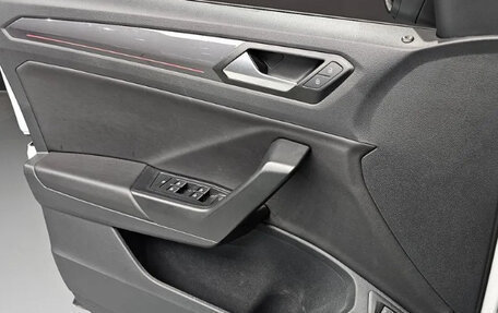 Volkswagen T-Roc I, 2021 год, 3 230 000 рублей, 12 фотография