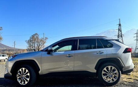 Toyota RAV4, 2020 год, 3 950 000 рублей, 2 фотография