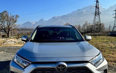 Toyota RAV4, 2020 год, 3 950 000 рублей, 4 фотография