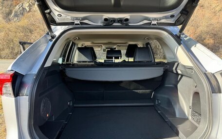 Toyota RAV4, 2020 год, 3 950 000 рублей, 6 фотография