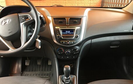 Hyundai Solaris II рестайлинг, 2016 год, 1 200 000 рублей, 8 фотография