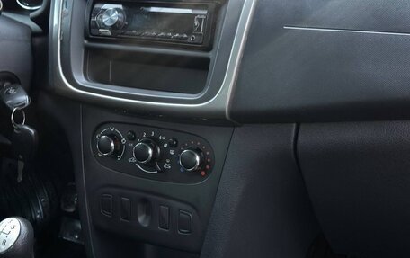 Renault Logan II, 2019 год, 415 000 рублей, 13 фотография