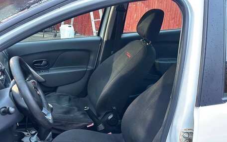 Renault Logan II, 2019 год, 415 000 рублей, 10 фотография