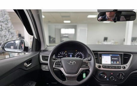 Hyundai Solaris II рестайлинг, 2017 год, 1 299 000 рублей, 12 фотография