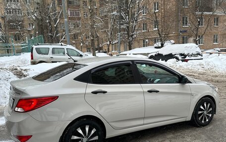 Hyundai Solaris II рестайлинг, 2015 год, 1 100 000 рублей, 4 фотография