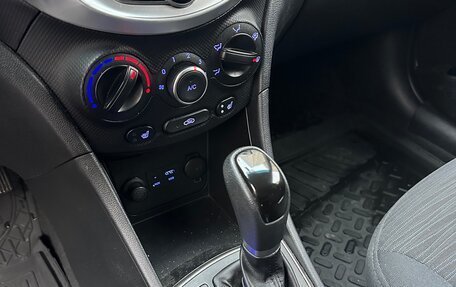 Hyundai Solaris II рестайлинг, 2015 год, 1 100 000 рублей, 16 фотография