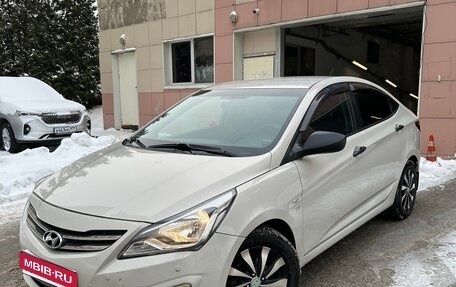Hyundai Solaris II рестайлинг, 2015 год, 1 100 000 рублей, 3 фотография