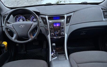 Hyundai Sonata VI, 2010 год, 815 000 рублей, 12 фотография