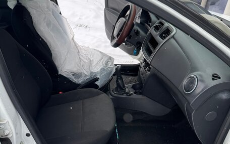 Renault Logan II, 2017 год, 340 000 рублей, 6 фотография