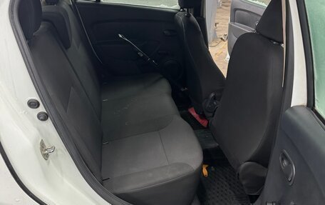 Renault Logan II, 2017 год, 340 000 рублей, 18 фотография