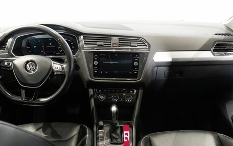 Volkswagen Tiguan II, 2018 год, 3 230 000 рублей, 6 фотография