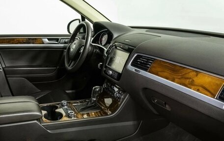 Volkswagen Touareg III, 2011 год, 1 850 000 рублей, 8 фотография