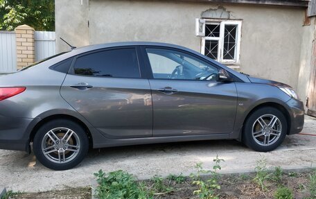 Hyundai Solaris II рестайлинг, 2012 год, 810 000 рублей, 5 фотография