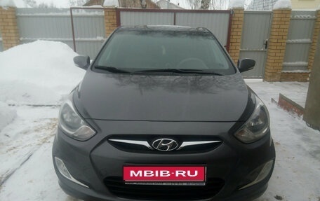 Hyundai Solaris II рестайлинг, 2012 год, 810 000 рублей, 3 фотография