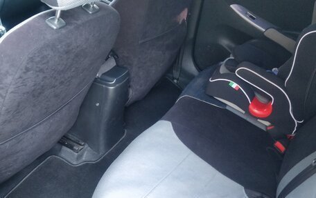 Hyundai Solaris II рестайлинг, 2012 год, 810 000 рублей, 21 фотография